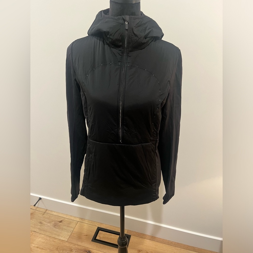 Lululemon Black quarter zip. Size 6